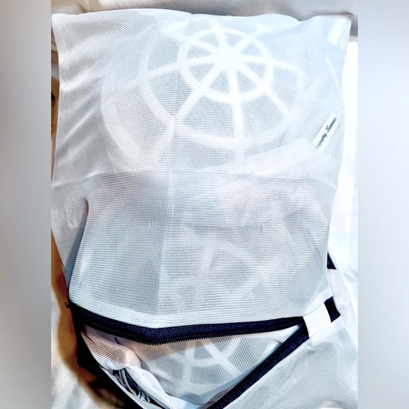 Bra Wash Bags, set of 3 w/large mesh bag, size L. Never used. - Picture 2 of 7